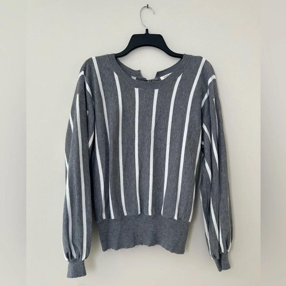 Umgee Women's Crew Neck Open Back Super Soft Striped Sweater Size Small - Picture 1 of 4